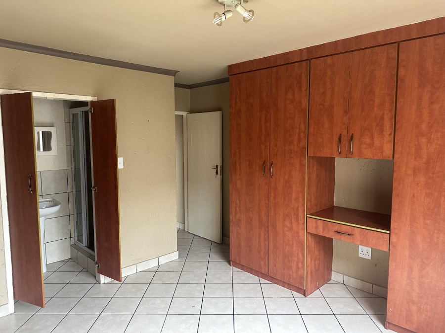 To Let 2 Bedroom Property for Rent in Waterval East North West